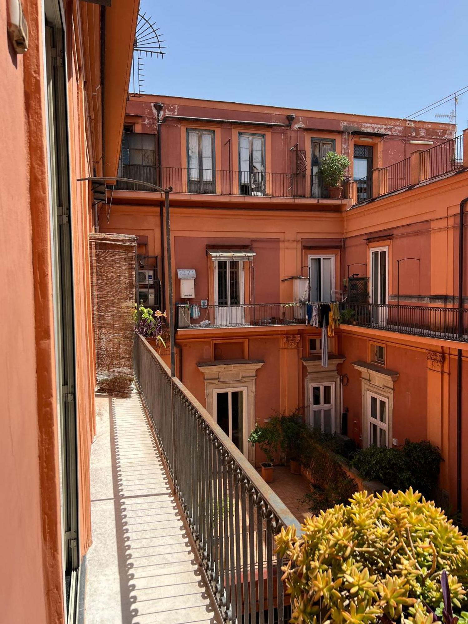 B&B Ruffo Di Bagnara Palazzo Monumentale Napoli Exterior foto